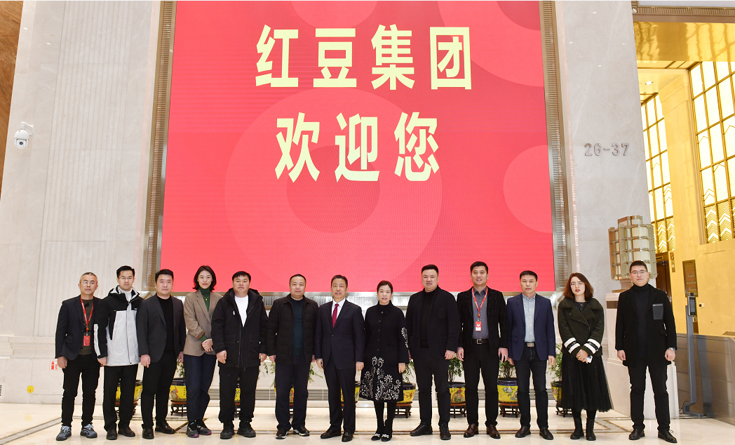 梁家河村領(lǐng)導(dǎo)一行1 梁家河村領(lǐng)導(dǎo)一行1