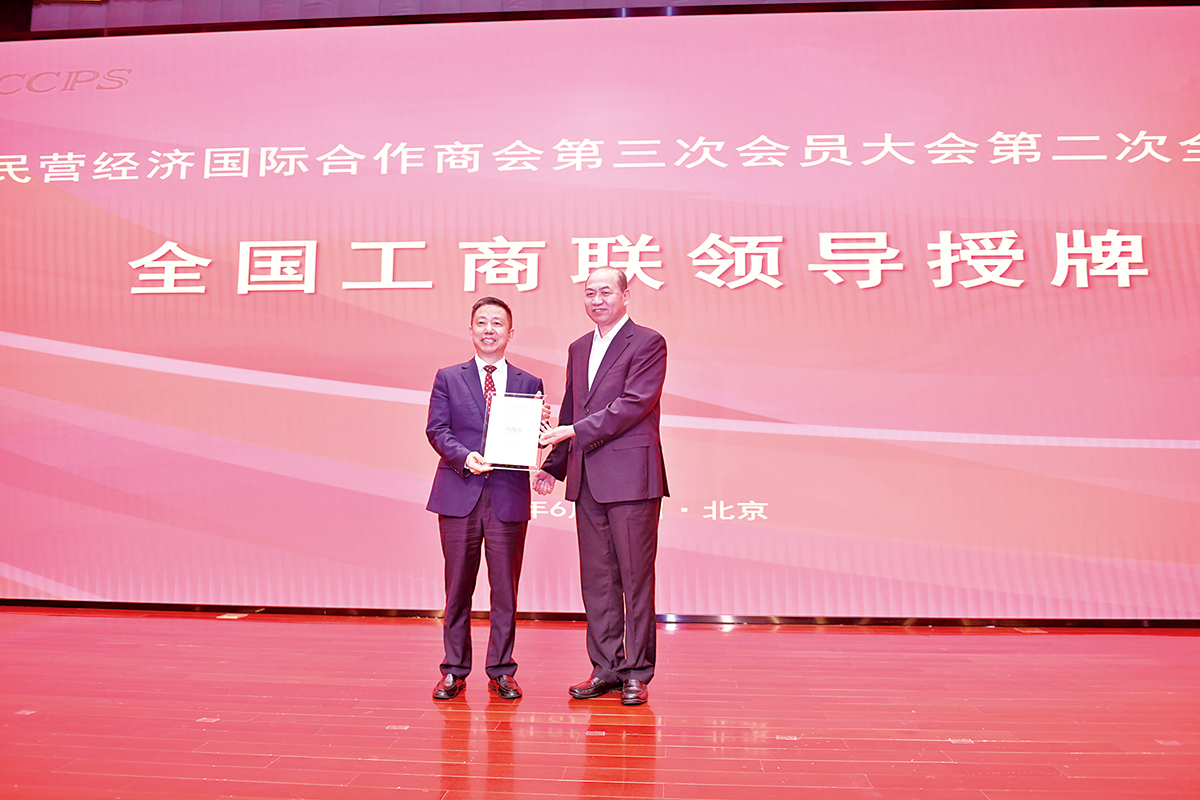 6月25日，周海江當(dāng)選中國(guó)民營(yíng)經(jīng)濟(jì)國(guó)際合作商會(huì)會(huì)長(zhǎng) 。