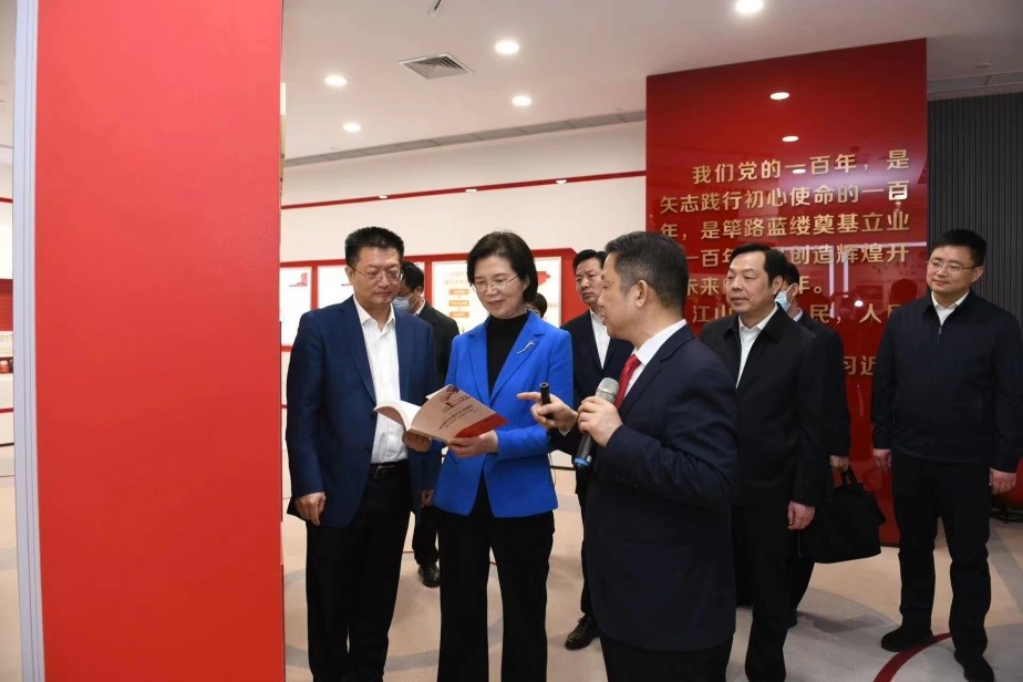 江蘇省委常委、組織部部長沈瑩調(diào)研紅豆2